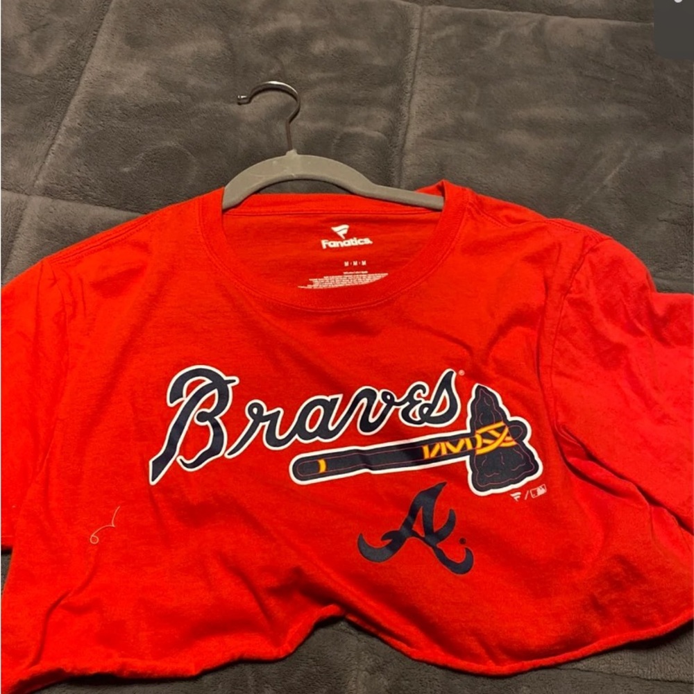 Cropped vintage braves shirt